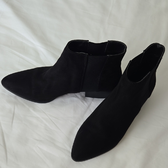 H&M Black Ankle Boots with Sleek Design and Moderate Heel - Picture 1 of 9
